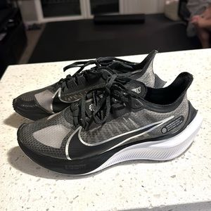 Women’s Nike Zoom Gravity Running Shoes Size 6.5
